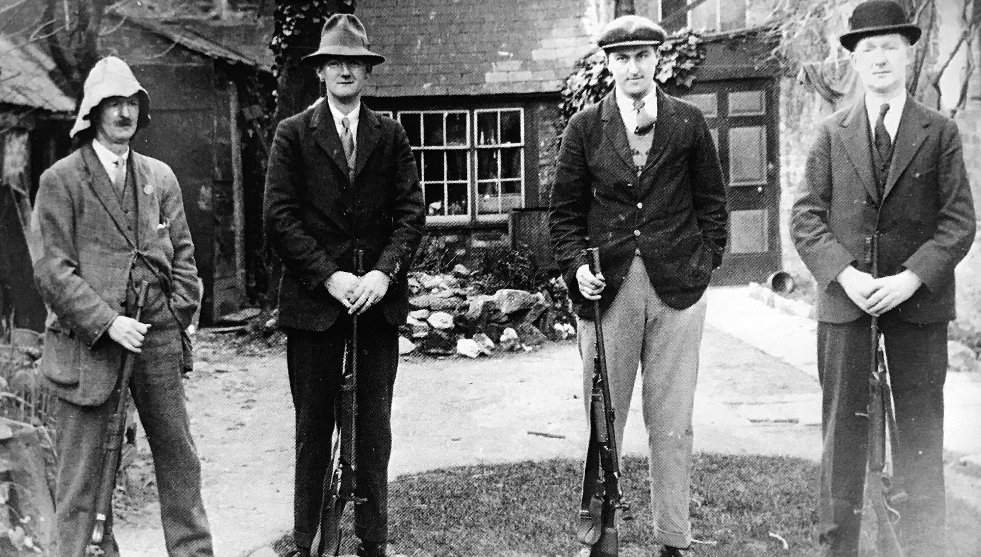 Burroughes and Watts Cup world record holders. L-R: John Mountain, Harcourt Smith, Harry Wadley, G.H. Sibbring. 1920s.